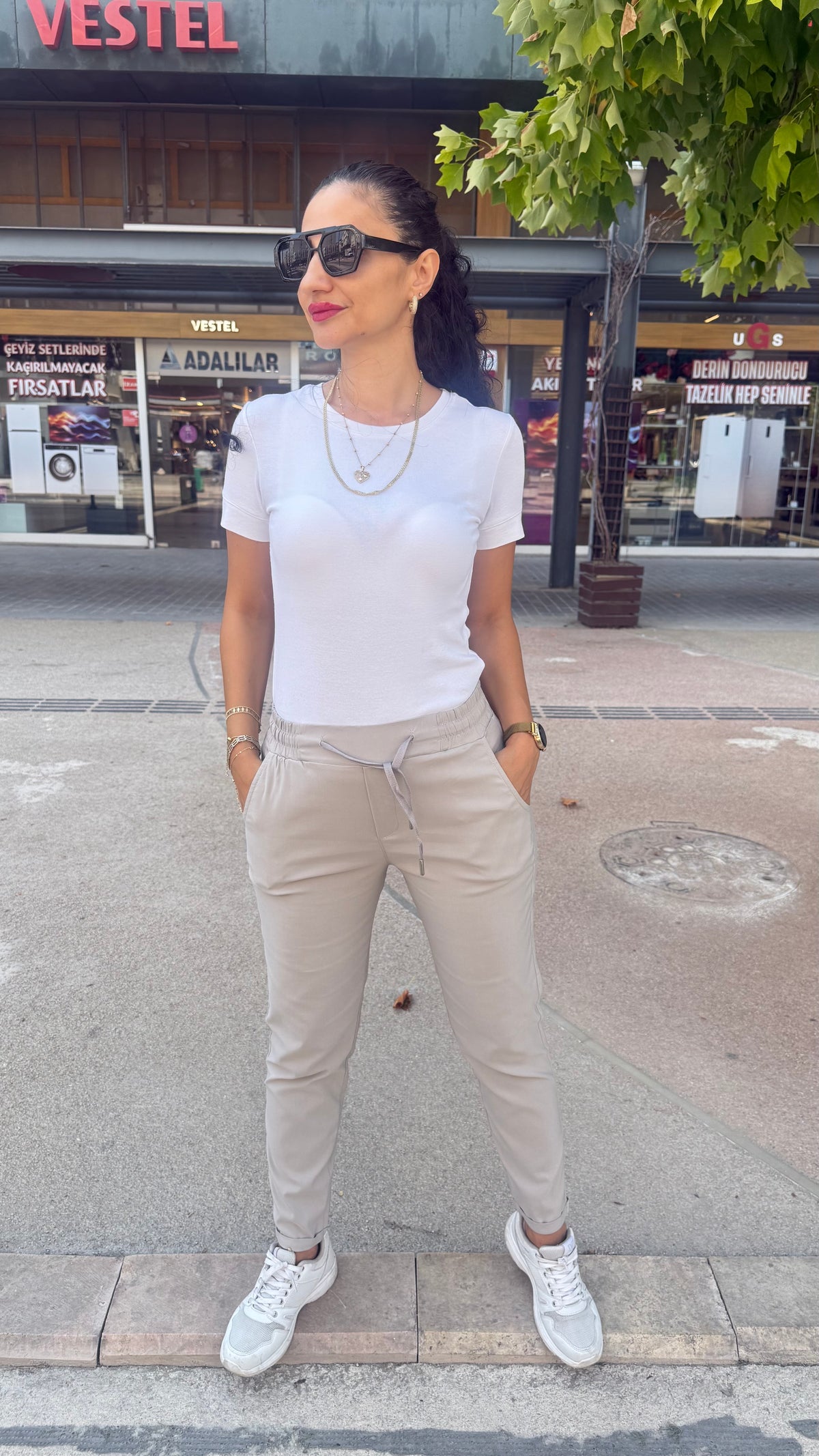 Full likralı paçası kıvrık model pantolon bej