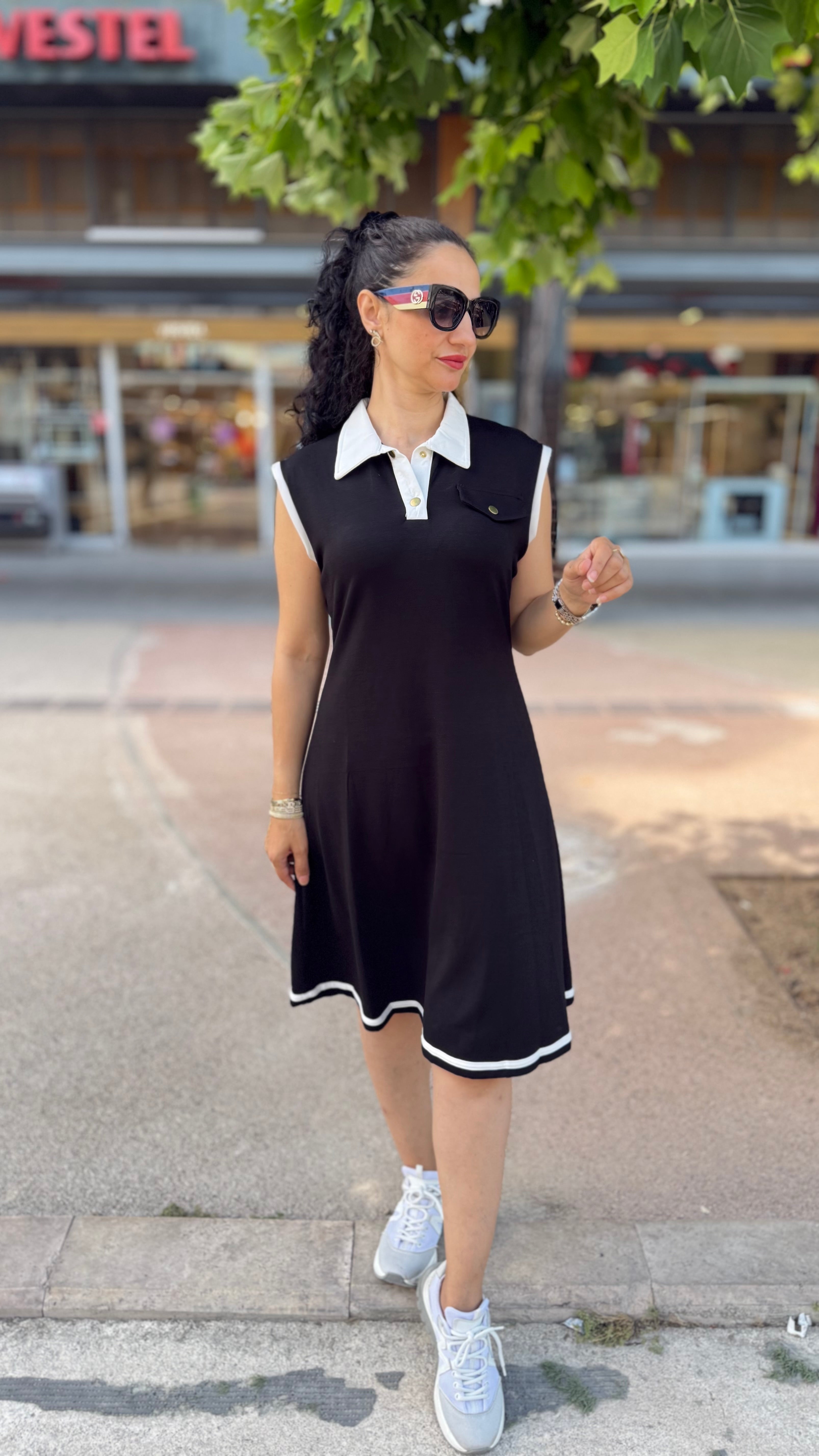Polo yaka siyah elbise