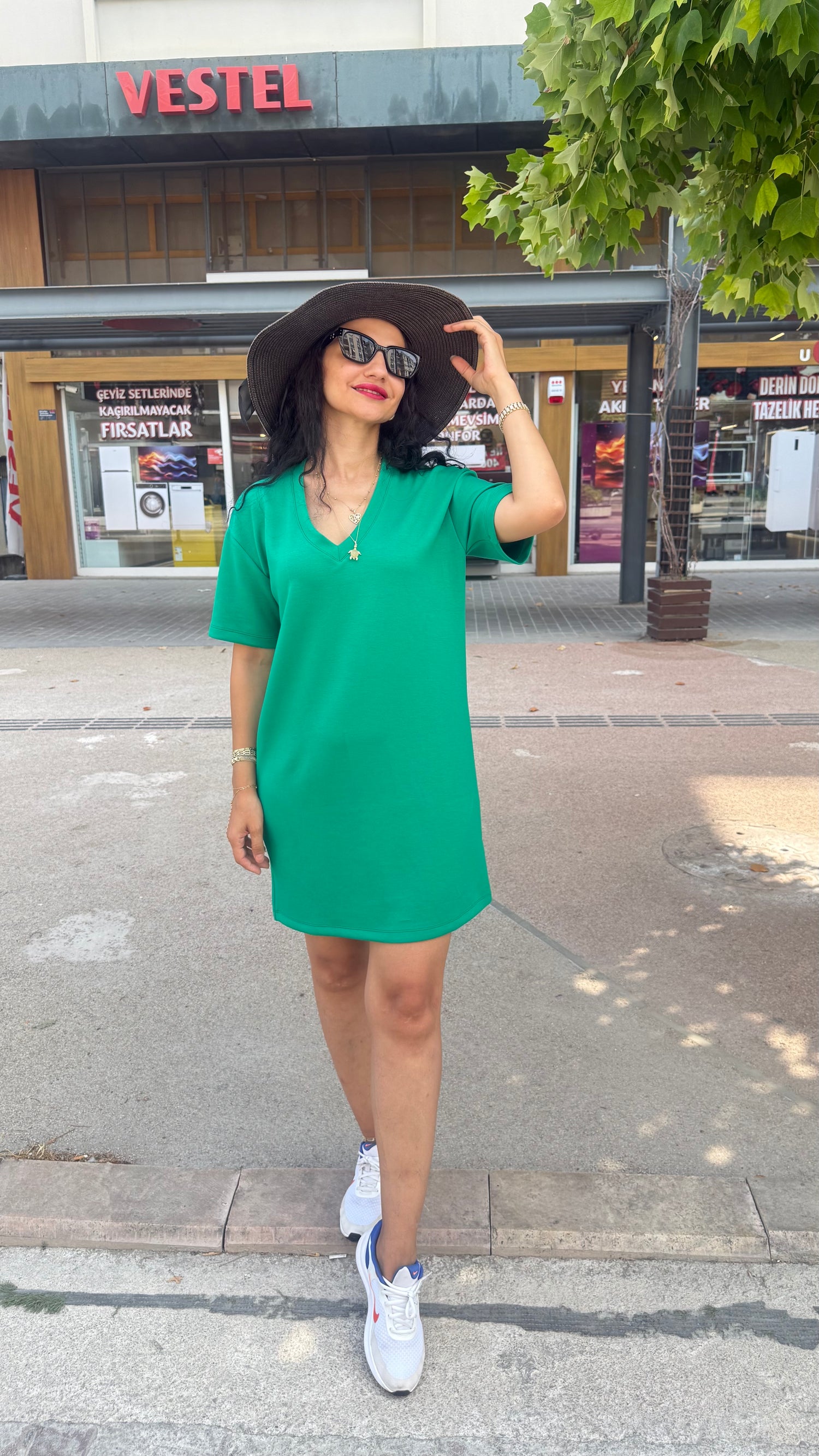 V YAKA YEŞİL MODAL ELBİSE