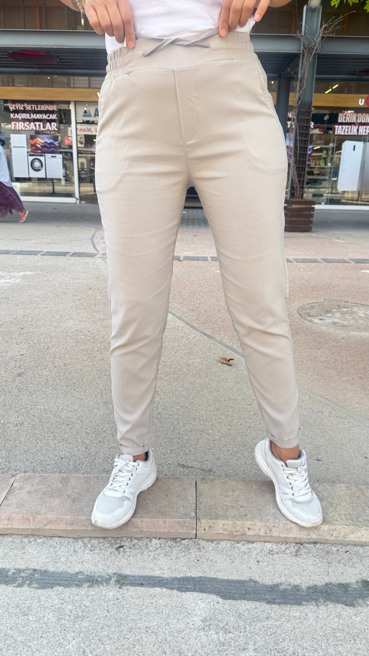 Full likralı paçası kıvrık  model pantolon bej