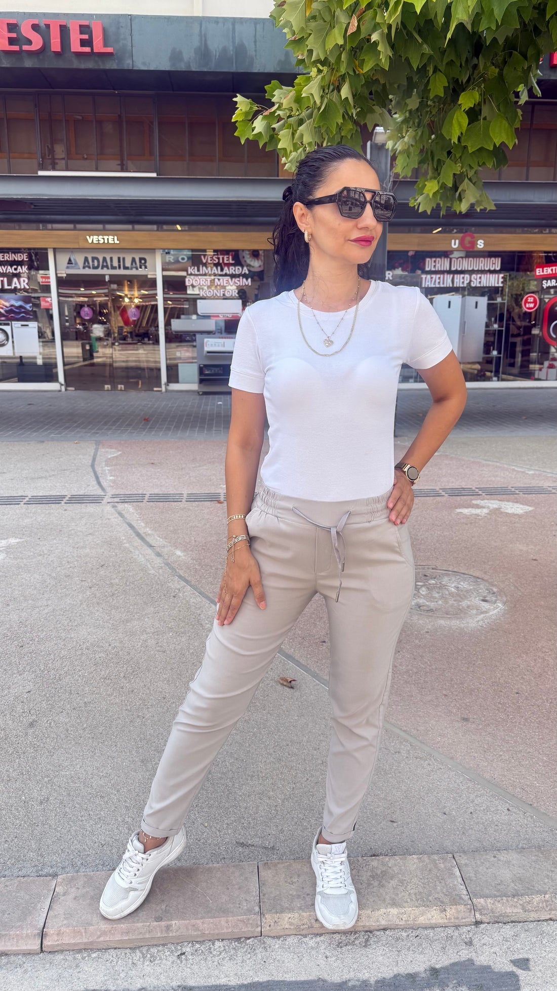 Full likralı paçası kıvrık  model pantolon bej