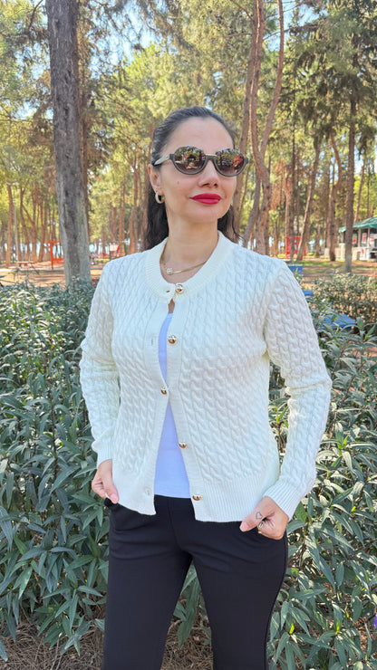 Saç Örgülü krem hırka
