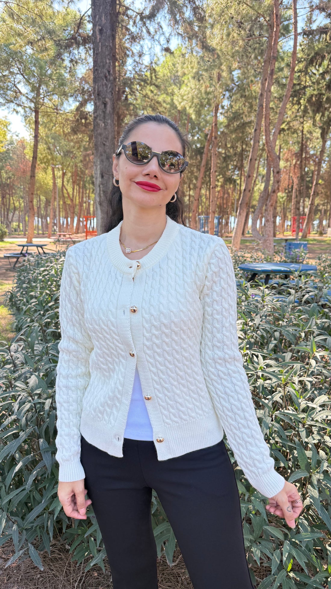 Saç Örgülü krem hırka