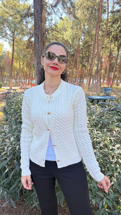 Saç Örgülü krem hırka