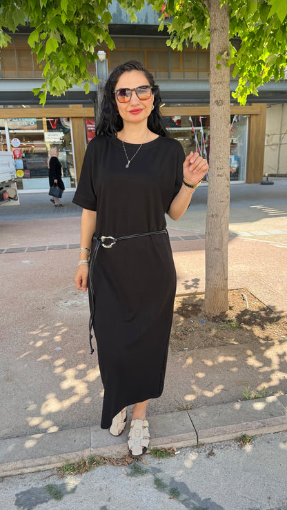 Siyah kemerli elbise