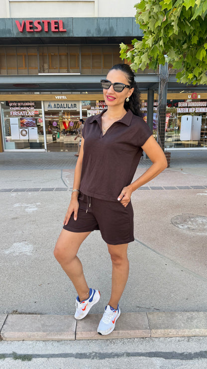 Kahve rengi şortlu takım